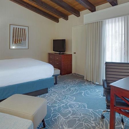 Best Western Plus Carpinteria Inn Exterior photo