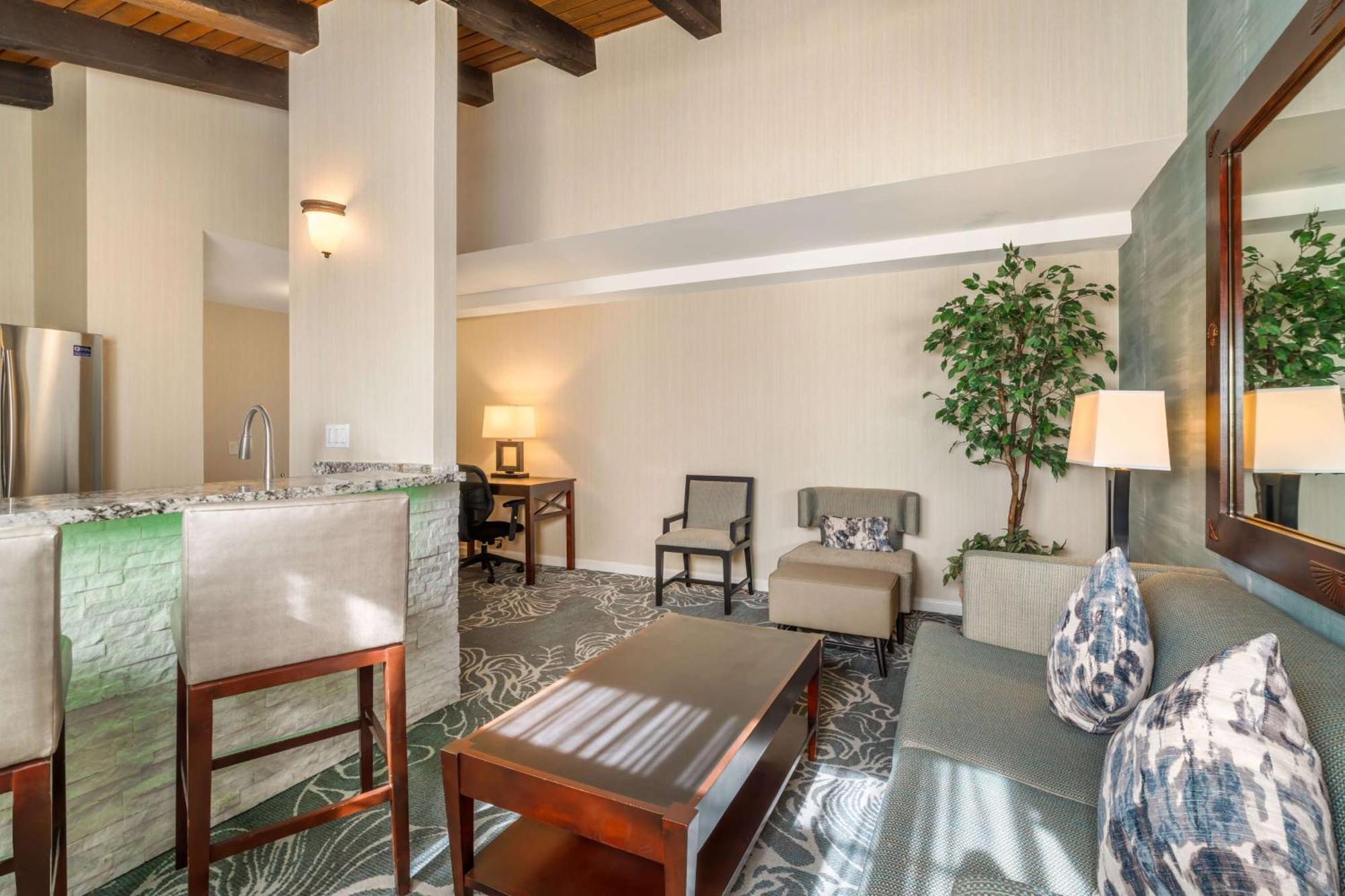 Best Western Plus Carpinteria Inn Exterior photo
