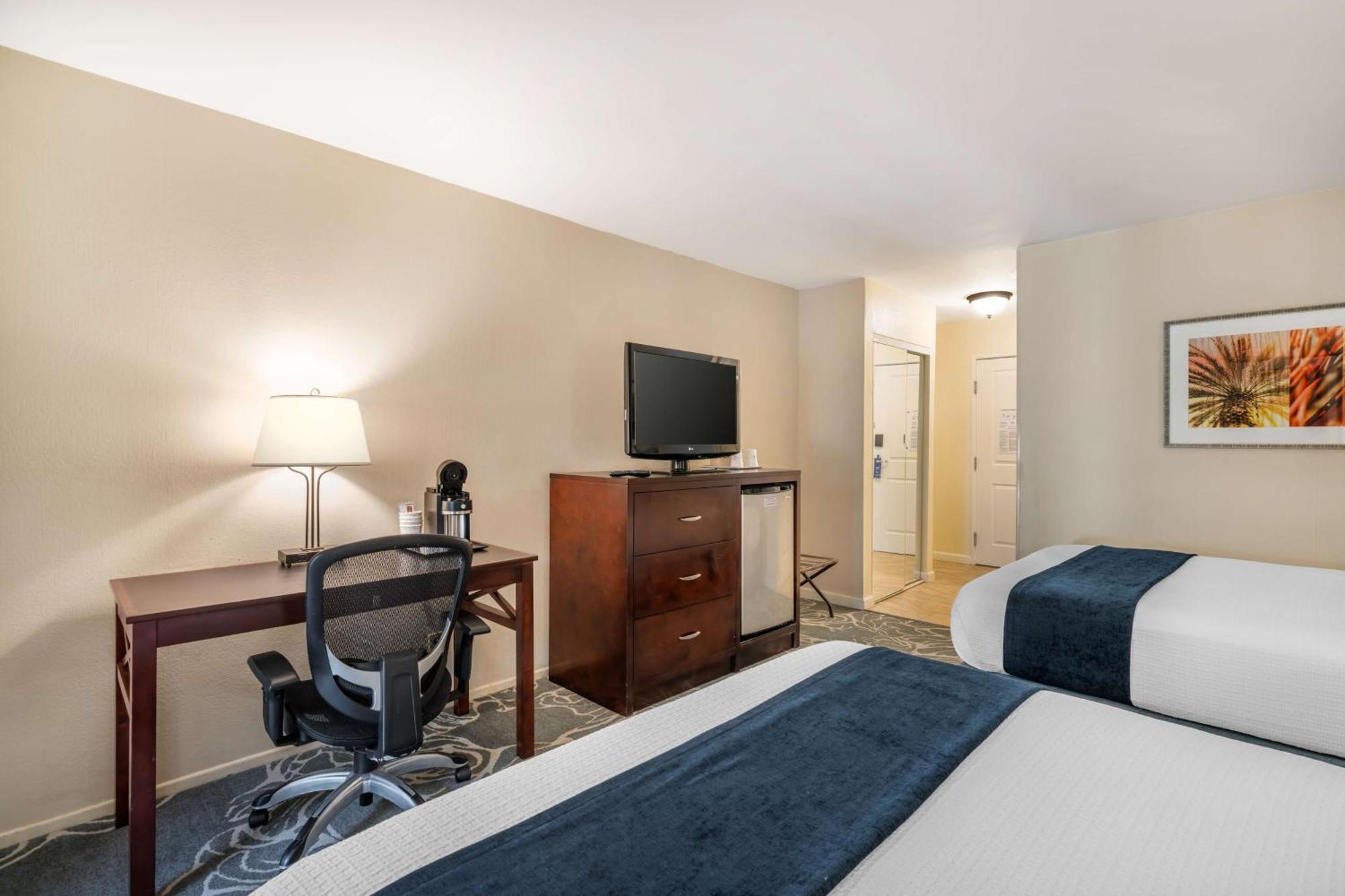 Best Western Plus Carpinteria Inn Exterior photo