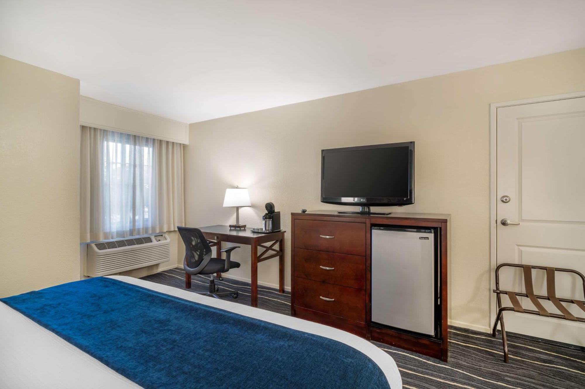 Best Western Plus Carpinteria Inn Exterior photo