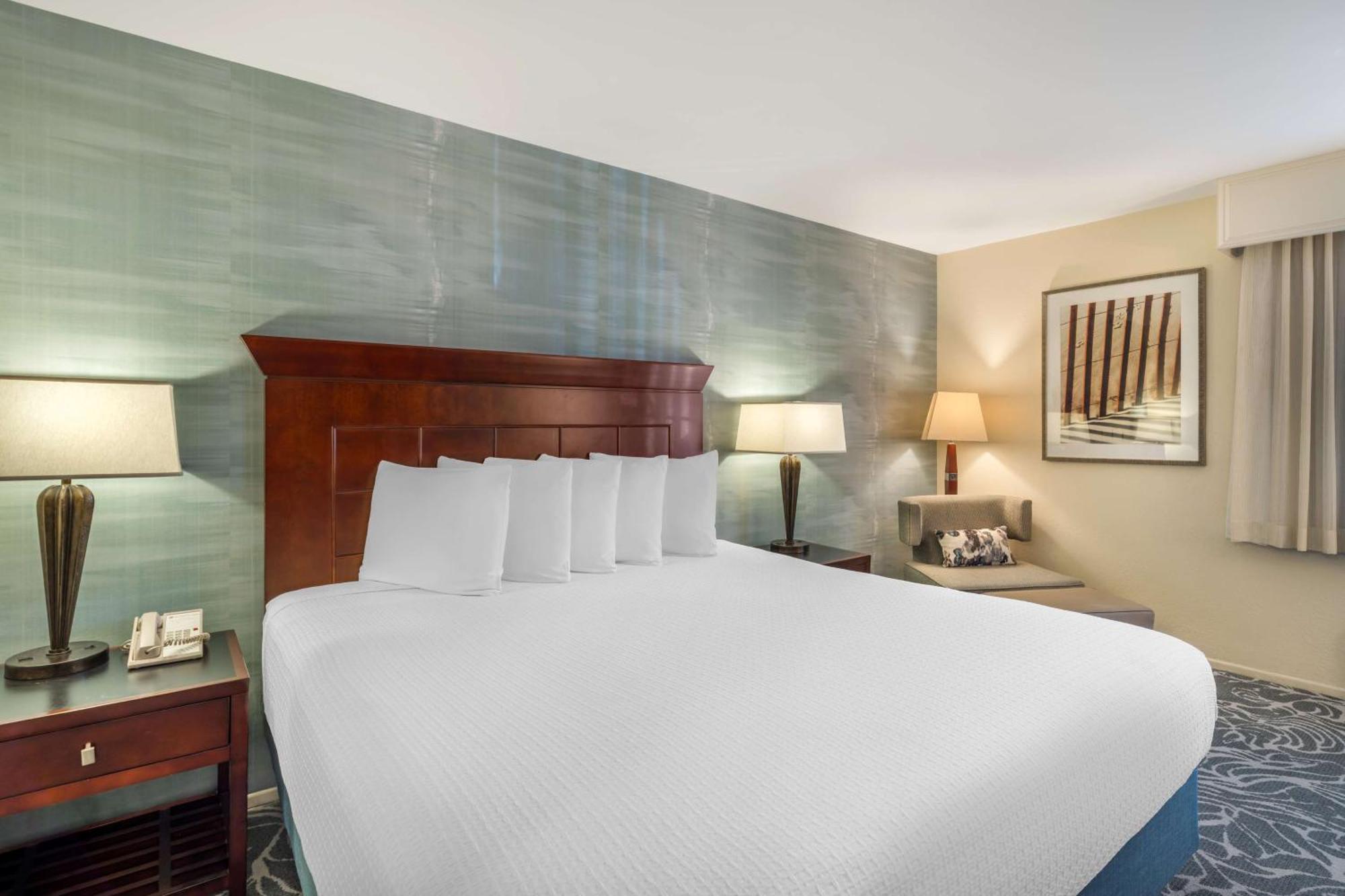 Best Western Plus Carpinteria Inn Exterior photo