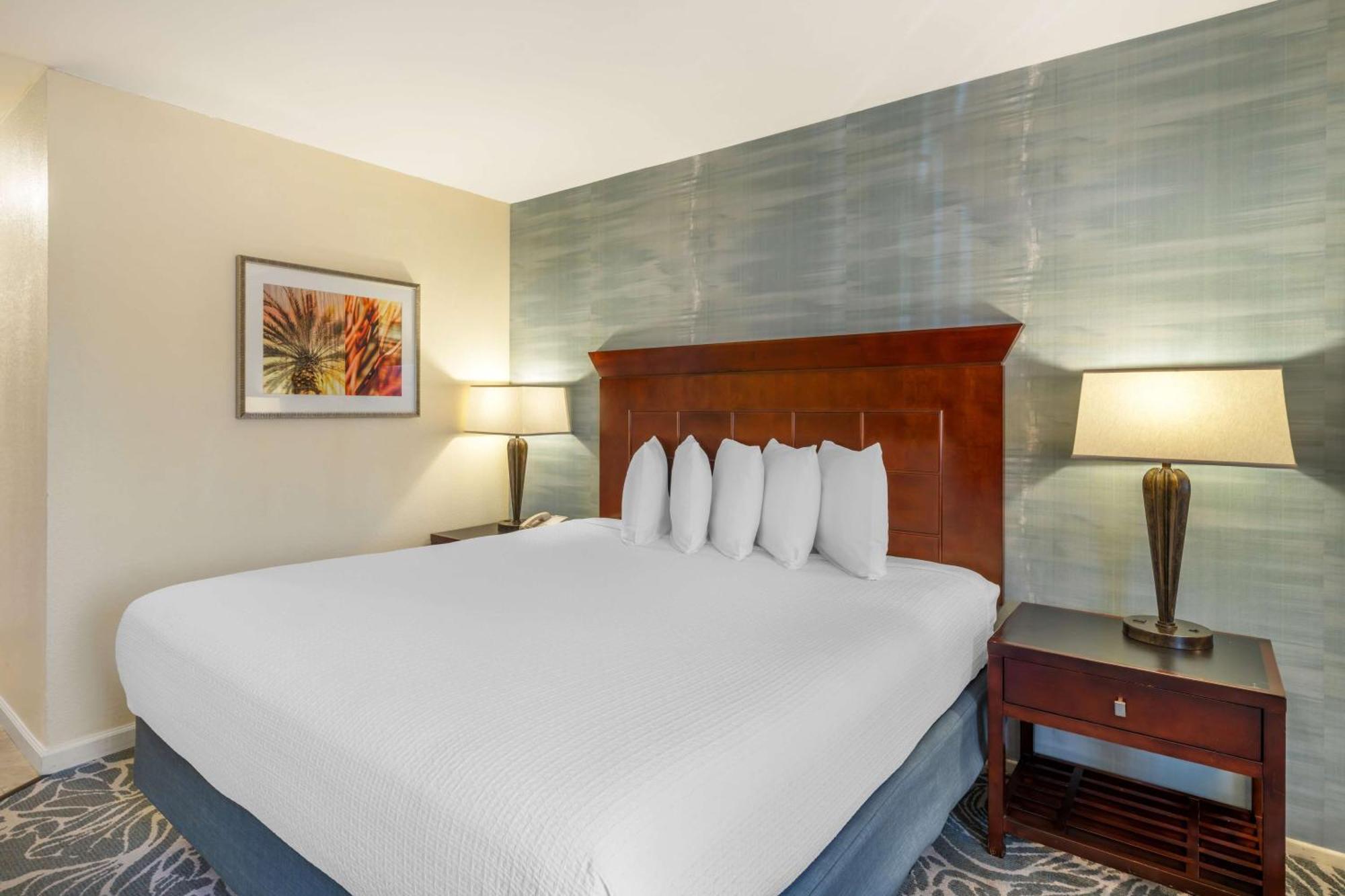 Best Western Plus Carpinteria Inn Exterior photo