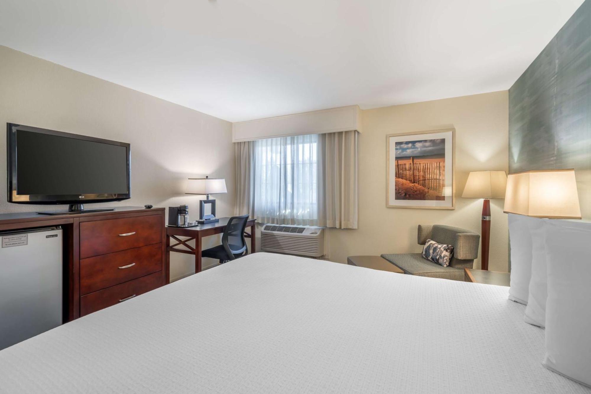 Best Western Plus Carpinteria Inn Exterior photo