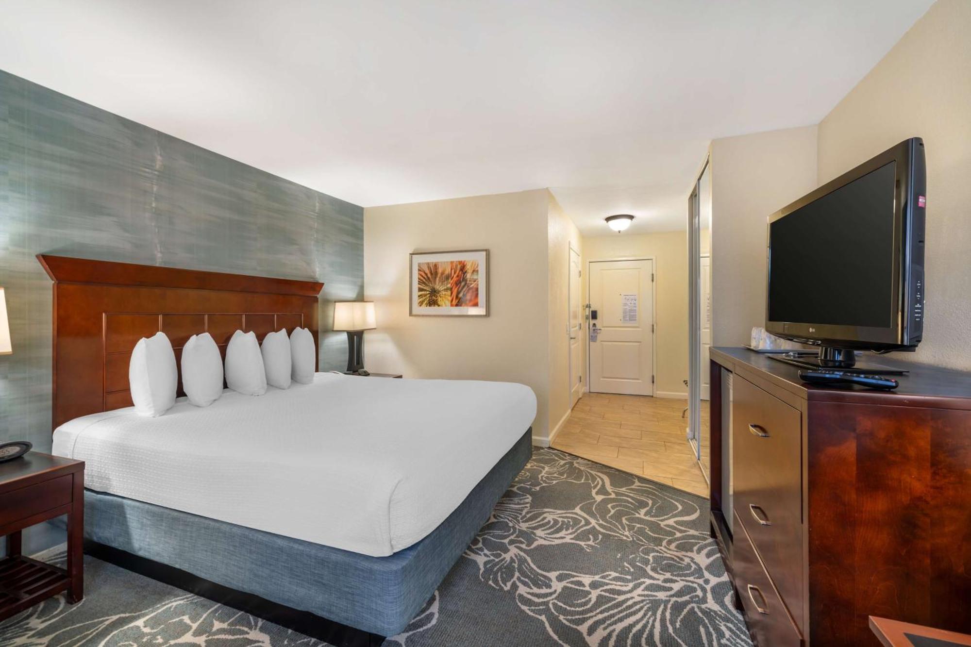 Best Western Plus Carpinteria Inn Exterior photo